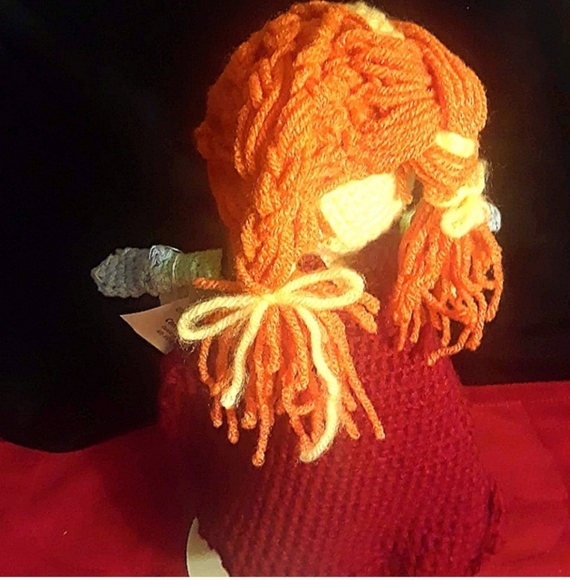 Hand crocheted, Frozen's inspired dolls, Elsa, Anna, and Olaf. Includes  stand, - Picture 15 of 15